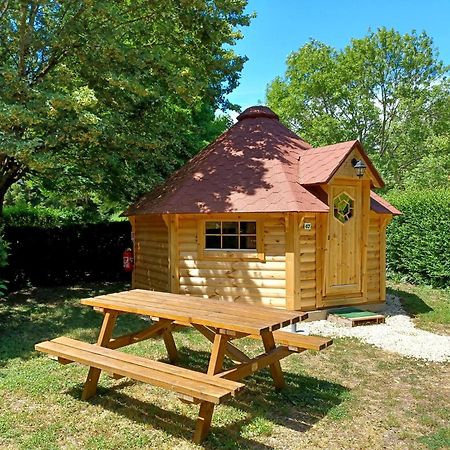 Camping Le Vallage Attigny Екстериор снимка