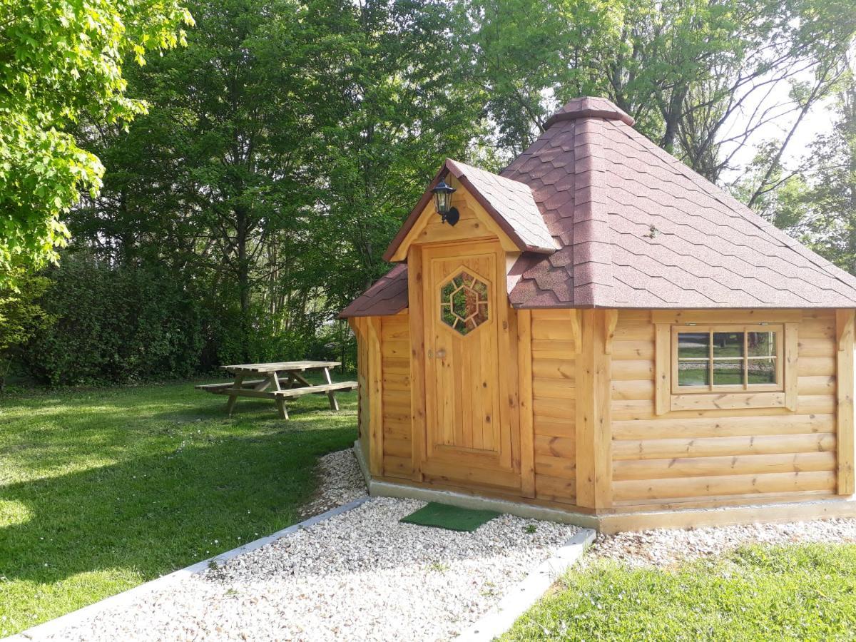 Camping Le Vallage Attigny Екстериор снимка