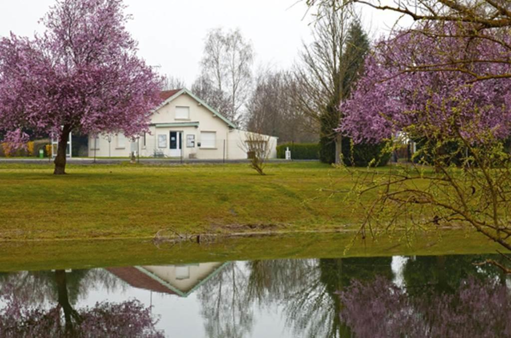 Camping Le Vallage Attigny Екстериор снимка