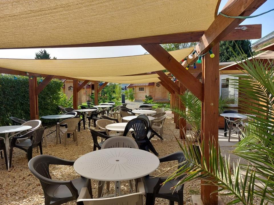 Camping Le Vallage Attigny Екстериор снимка