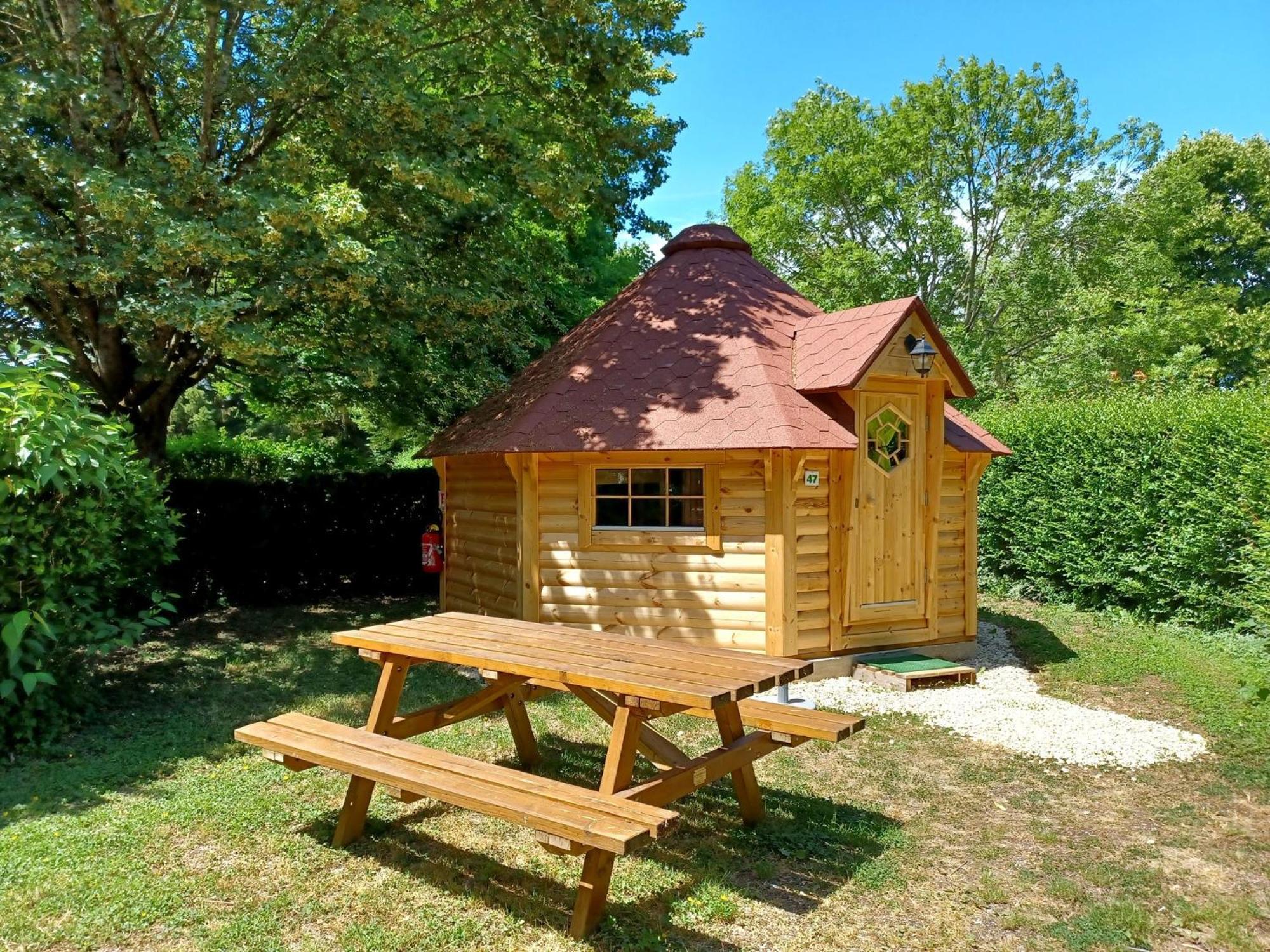 Camping Le Vallage Attigny Екстериор снимка