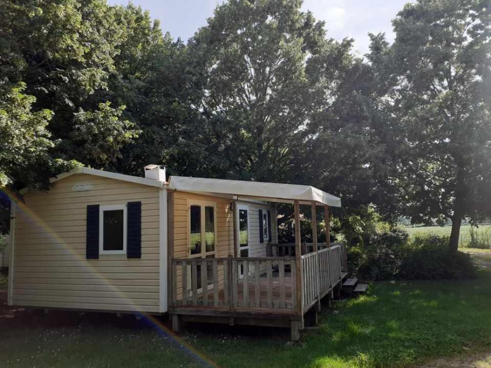 Camping Le Vallage Attigny Екстериор снимка